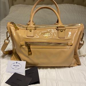 😱100% Auth PRADA Handbag